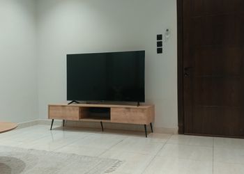 استديو بأثاث مريح وبسيط 