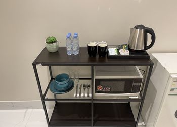استديو بأثاث مريح وبسيط 