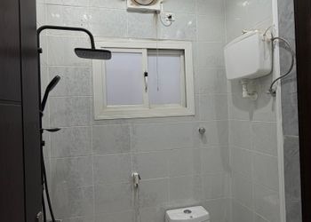 شقة بصالة مريحة وغرفتين نوم 