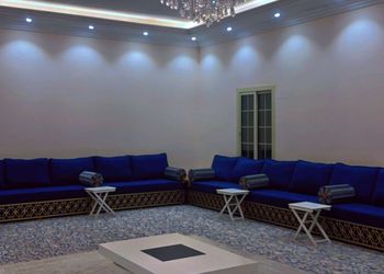 استراحة بمسطح اخضر وجلسة خارجية