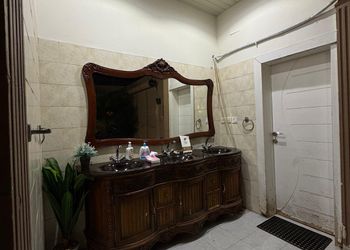 دور أرضي بفناء ومدخل سيارة 