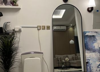 استديو بأثاث مريح وبسيط 