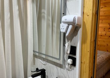 كوخ بمسبح خارجي وجلسة خارجية