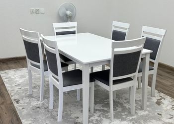 شقة بصالة وثلاث غرف نوم 