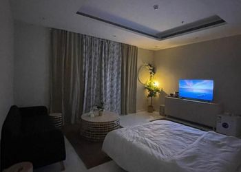 استديو هادئ بسرير ماستر 
