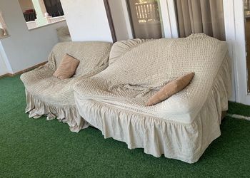 شقة بصالة وثلاث غرف نوم 