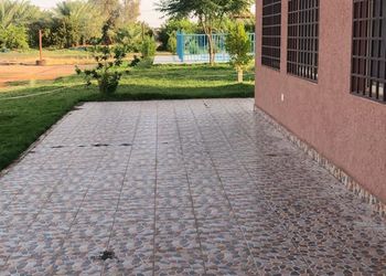 استراحة بمسطحات خضراء ومسبح 