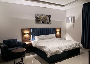 استديو بسرير ماستر وأثاث مريح 