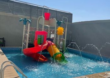 شاليه بألعاب مائية وجلسة 