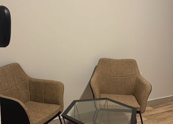 شقة بغرفة معيشة وغرفة نوم 