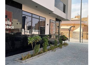 شقة بصالة أنيقة ودخول ذاتي 
