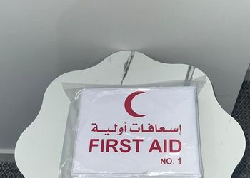 استديو بسرير مفرد وأثاث مريح 