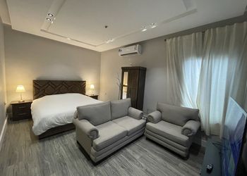 استديو هادئ بسرير ماستر