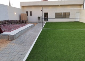 شاليه بملعب كرة طائرة