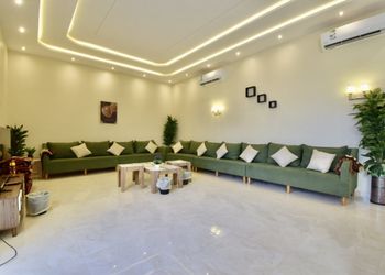 شاليه بجلسة خارجيه وركن شواء