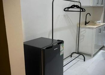 استديو بأثاث مريح وبسيط 