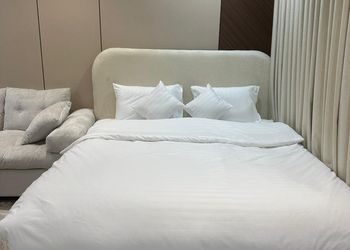 استديو بسرير ماستر وجلسة جانبية