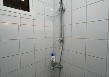 غرفة صغيره هادئه بدخول ذاتي 