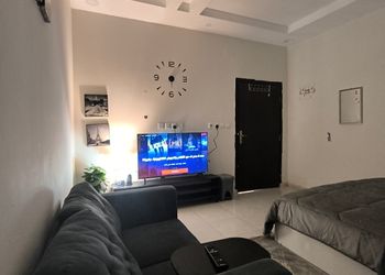 استديو بسرير ماستر وجلسة جانبية