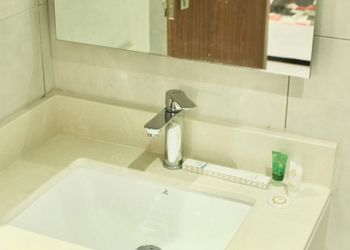 شقة بغرفة معيشة وغرفتين نوم 