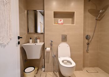 شقة بصالة وغرفتين نوم 