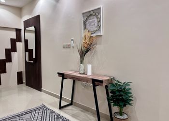 شقة بصالة انيقة وثلاث غرف نوم