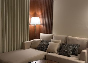 استديو بأثاث مريح وبسيط 