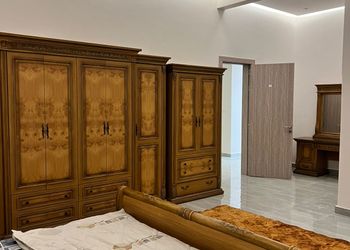 شاليه بمجلس وفناء خارجي