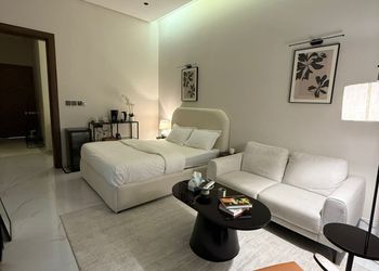 استديو بسرير ماستر وجلسة جانبية