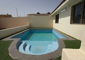 استراحة بمسبح خارجي 