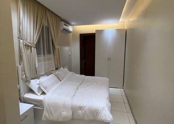استديو بتصميم انيق ودخول ذاتي