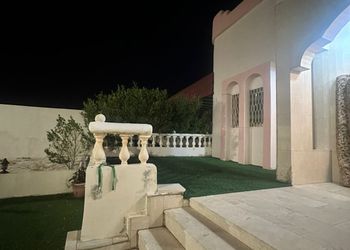 فيلا بملحق خارجي