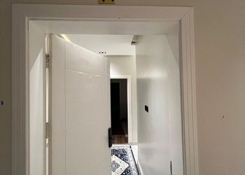 شقة بغرفة معيشة وغرفة نوم 