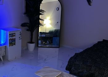 استديو بسرير ماستر وجلسة جانبية