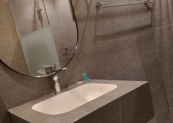 استديو بأثاث مريح وبسيط