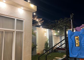 شاليه بالعاب مائية ومسطح اخضر