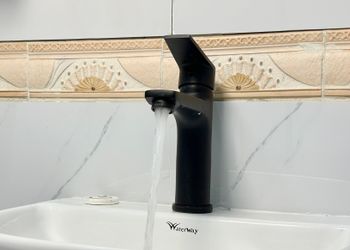 استديو بأثاث مريح وبسيط 