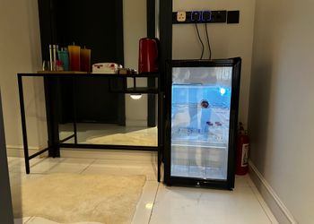 شقة بصالة أنيقة ودخول ذاتي