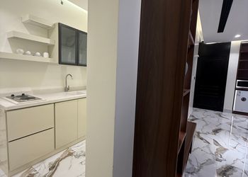 استديو بأثاث مريح وبسيط 
