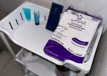 غرفة بسرير ماستر