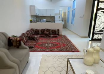 استراحة بمجلس وفناء خارجي 