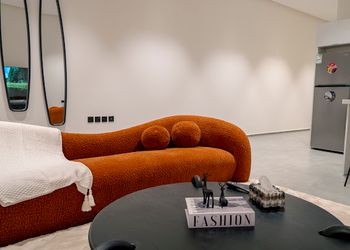 شقة بثلاث غرف نوم وصالة