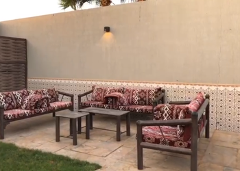 شاليه بجلسة خارجية و مسبح