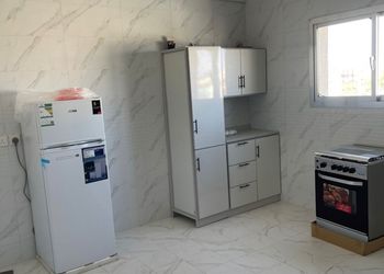 شقة بغرفة معيشة وغرفة نوم 