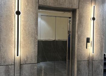 شقة بصالة أنيقة ودخول ذاتي