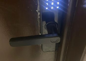 استديو بأثاث مريح وبسيط 