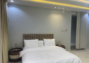 استديو بسرير ماستر وأثاث مريح 