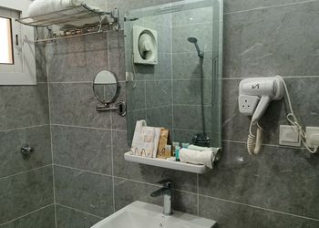 شقة بغرفة نوم هادئه جلسة خارجية