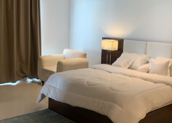 استراحة بمسبح خارجي وألعاب اطفال