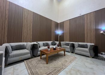 غرفة بسرير ماستر